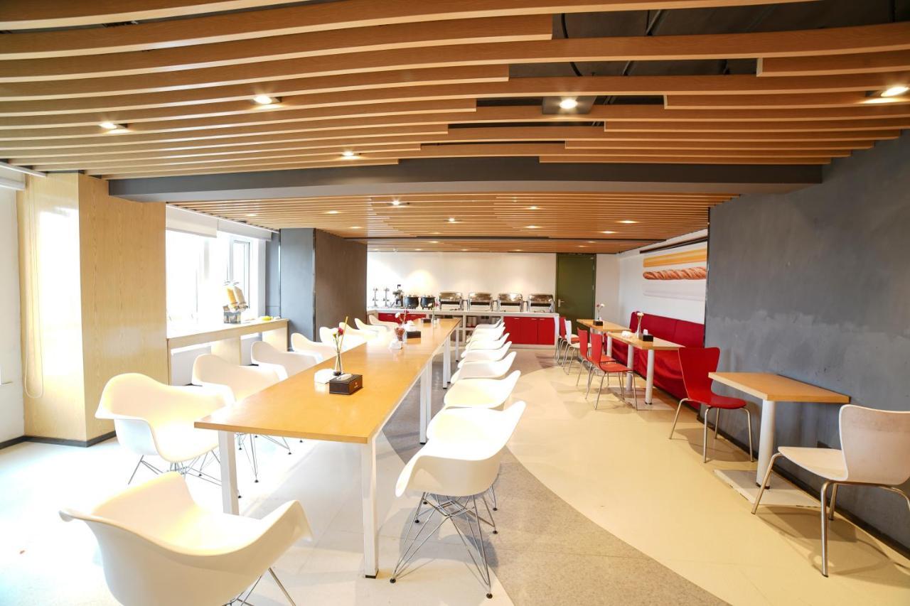 Ibis Chengdu West Jingcui Road Hotel Екстериор снимка