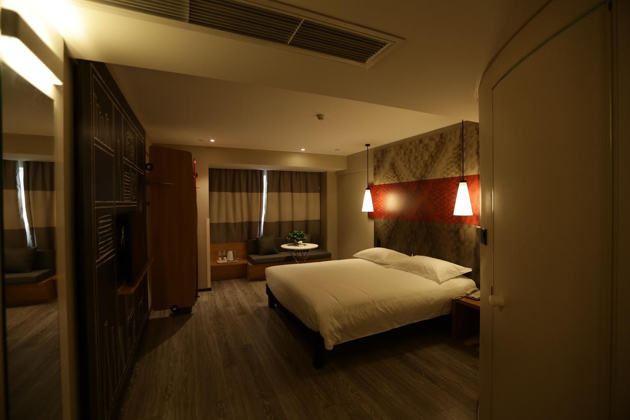 Ibis Chengdu West Jingcui Road Hotel Екстериор снимка