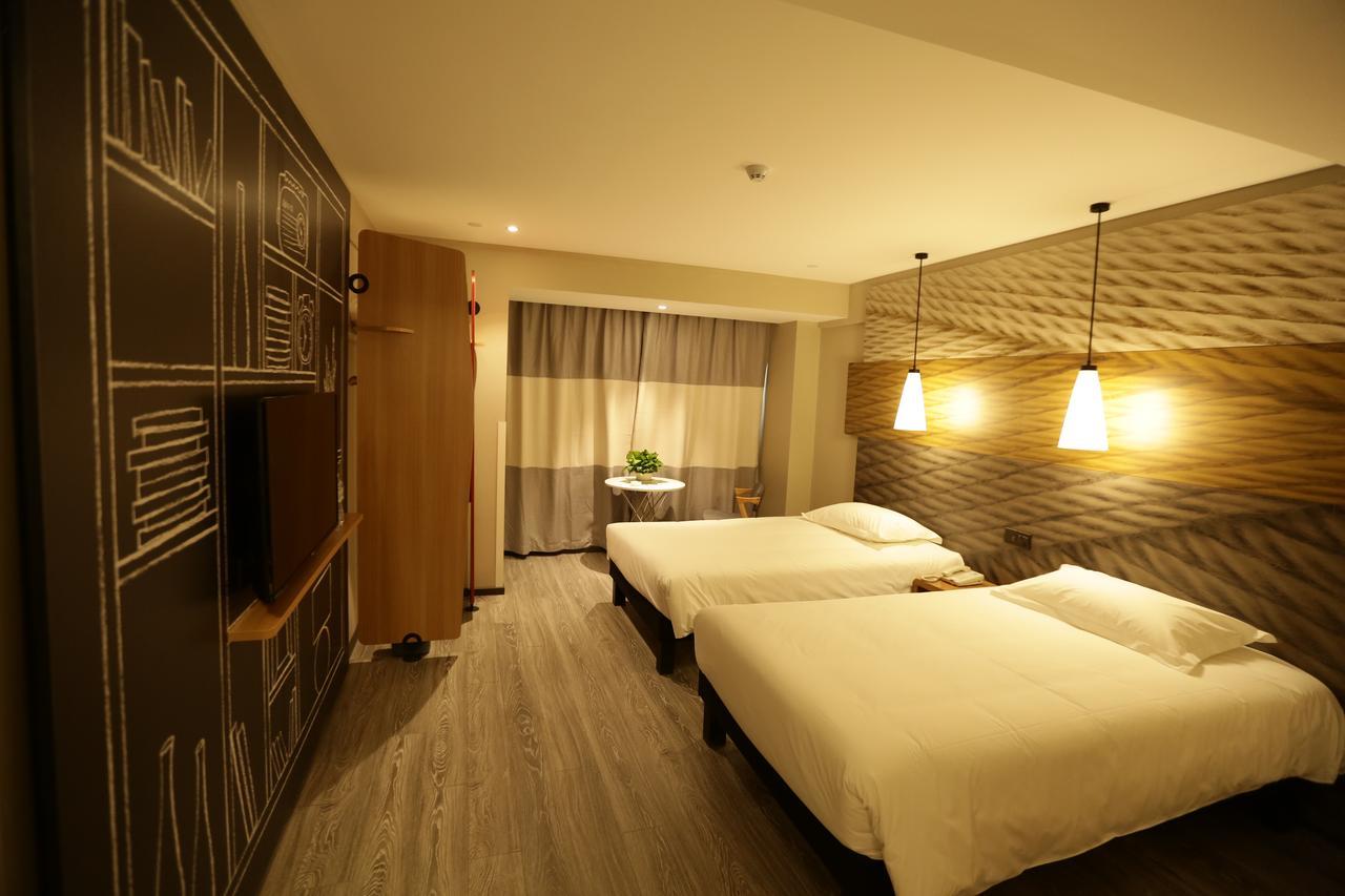 Ibis Chengdu West Jingcui Road Hotel Екстериор снимка