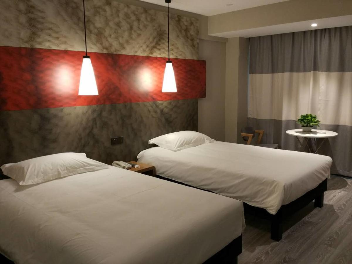 Ibis Chengdu West Jingcui Road Hotel Екстериор снимка