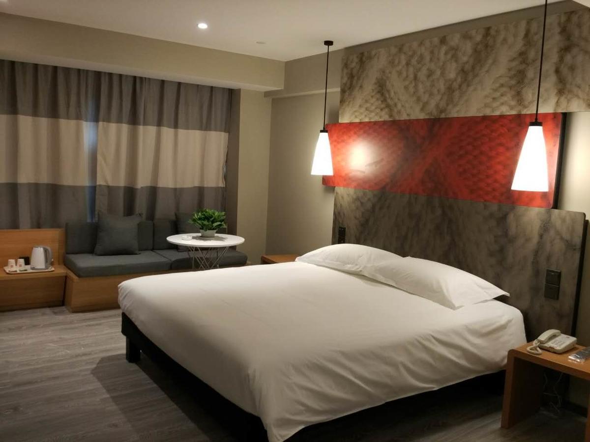 Ibis Chengdu West Jingcui Road Hotel Екстериор снимка