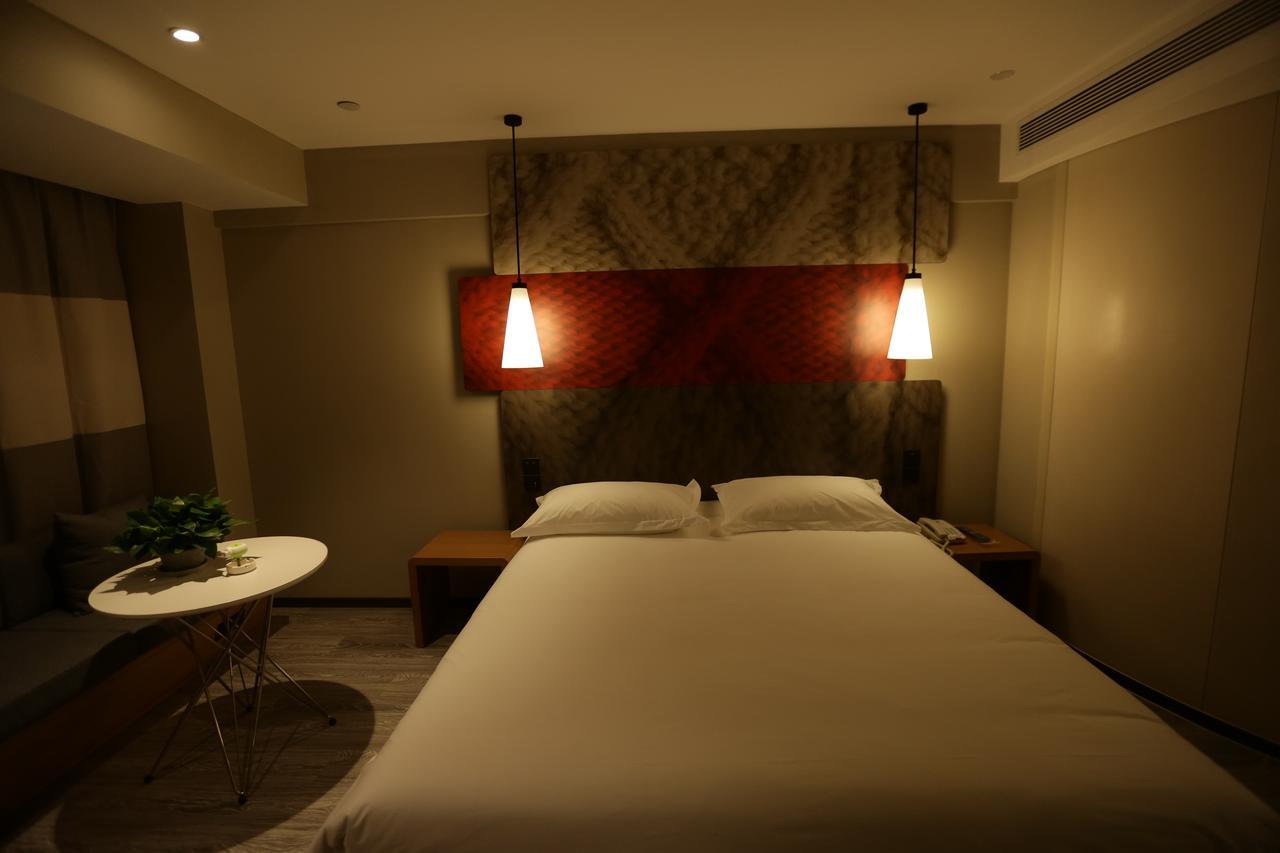 Ibis Chengdu West Jingcui Road Hotel Екстериор снимка